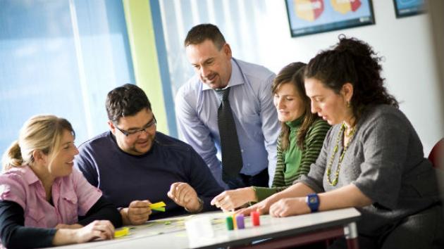 Английски със стажант преподаватели