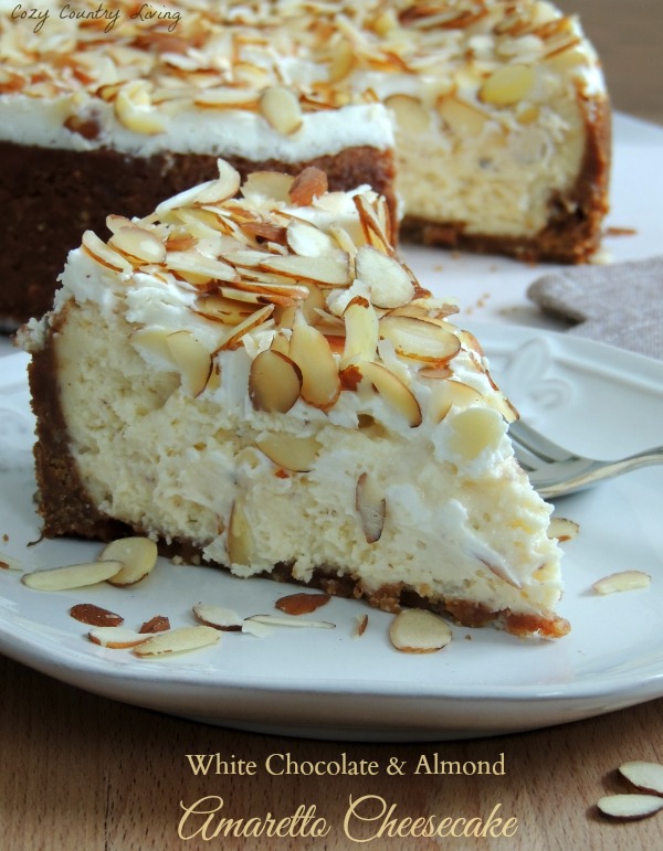 Чийзкейк с бял шоколад и бадеми (Cheesecake with white chocolate and almonds)